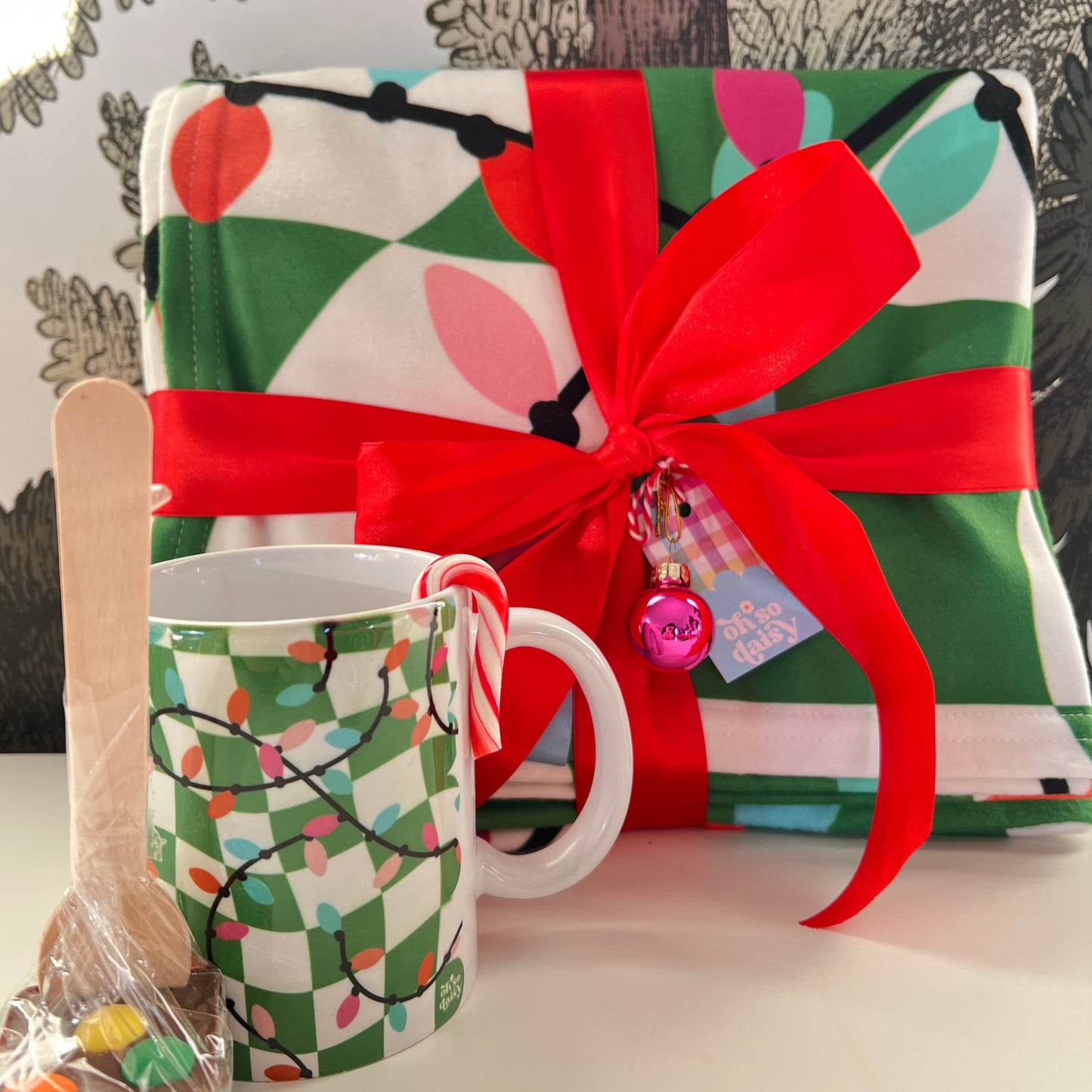 Cosy Festive Lights Blanket & Matching Mug Set.