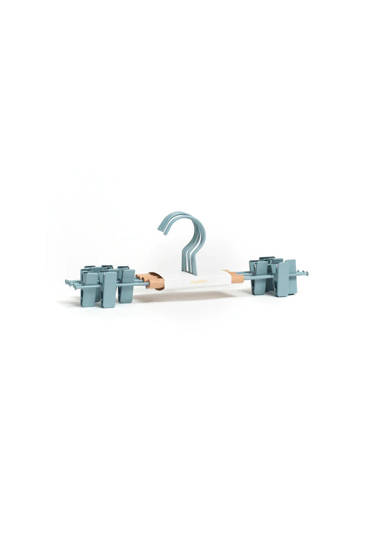 Adult Clip  Hanger In Ocean