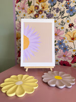 Load image into Gallery viewer, Daisy Dish -Yellow
