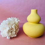 Load image into Gallery viewer, Vase in butter yellow